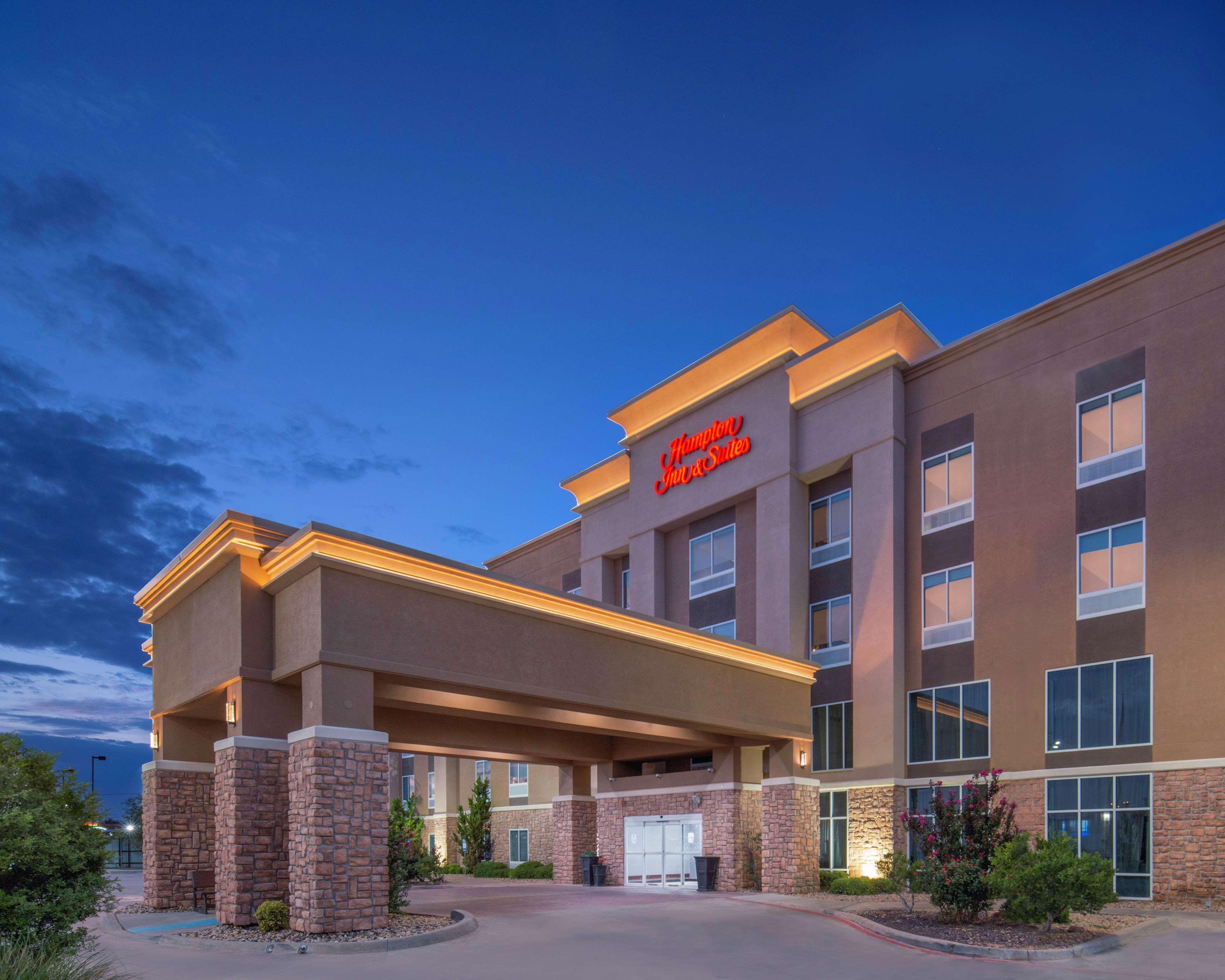 Hampton Inn & Suites Lubbock Bagian luar foto