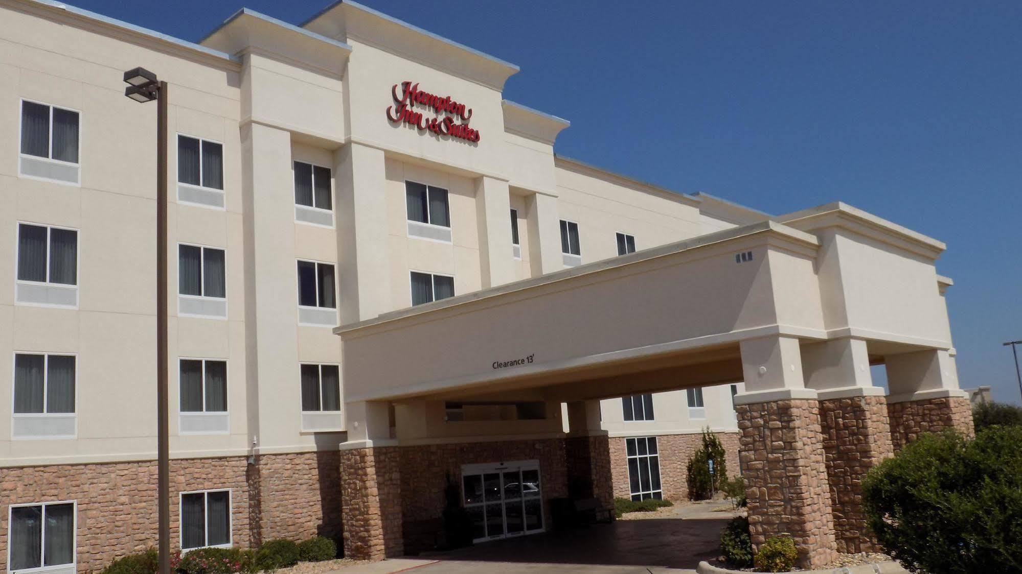 Hampton Inn & Suites Lubbock Bagian luar foto